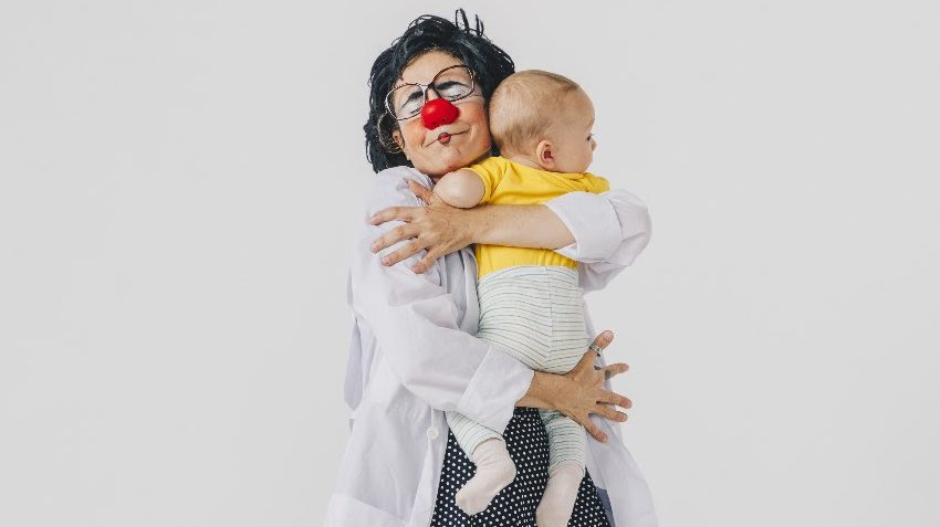  Em nova campanha, a Associação Doutores da Alegria homenageia Mães que acompanham os filhos nos hospitais