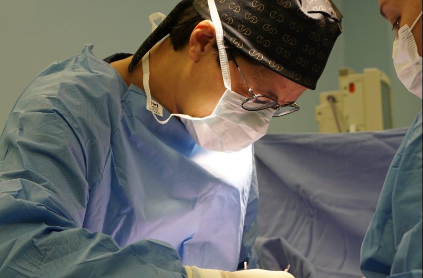  Dr. Yuri Otani, especialista em cirurgia plástica, transforma sonhos em realidade